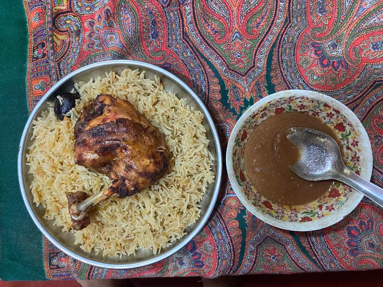 Authentic Chicken Mandi with 450g leg piece, 400g basmati rice and tomato chutney